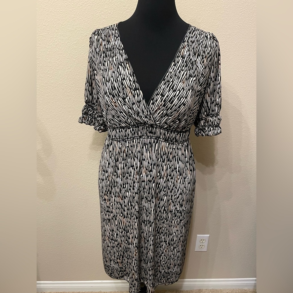 Max Edition Dress Sz Large Peasant V neck Black Cream Brown Abstract